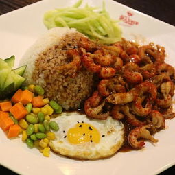 探索“超人龙虾盖浇饭” 产品特色、视觉呈现与餐饮管理之道